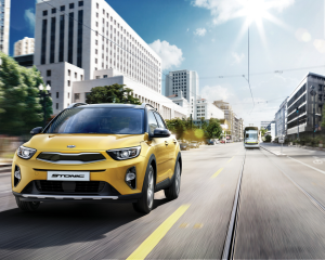 Kia_Stonic_MY18_front_driving