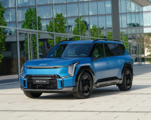KIA-EV9-TROIS-QUART-FACE-3600x2400-03-BD