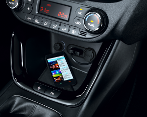 kia_ceed_my16_audio-center_fascia_with_i-phone_6969_35503