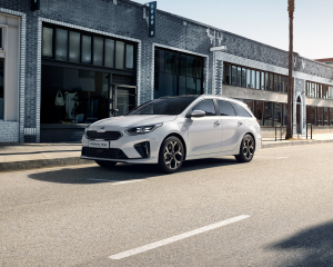 kia_ceed_sw_phev_my20_3_4_front_static_16018_94842