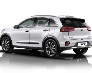 1_kia_niro_hev_my20_7_8_rear_view_clear_white_ud_15829_93217_2