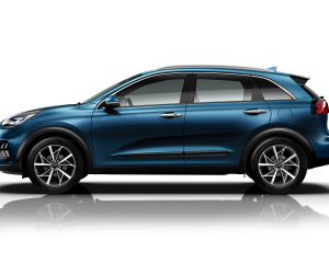1_kia_niro_hev_my20_side_view_deep_cerulean_blue_c3u_15826_93058_2