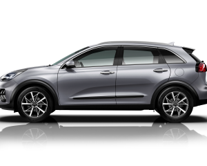 1_kia_niro_hev_my20_side_view_steel_grey_klg_15821_93070_2