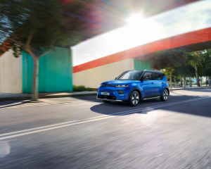kia_soul_ev_suv_pack_my20_3_4_front_driving_15001_88055
