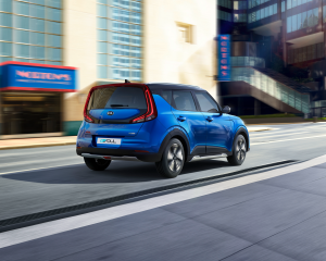 kia_soul_ev_suv_pack_my20_3_4_rear_driving_14993_87967