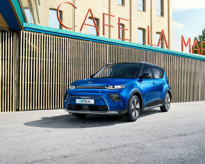 kia_soul_ev_suv_pack_my20_3_4_front_static_14992_87957