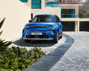 kia_soul_ev_suv_pack_my20_7_8_front_static_without_charging_cable_15000_88194